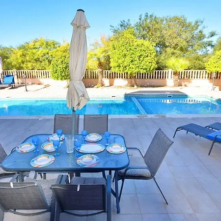 Golden Coral Villa *