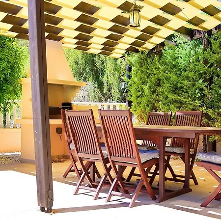 Golden Coral Villa *