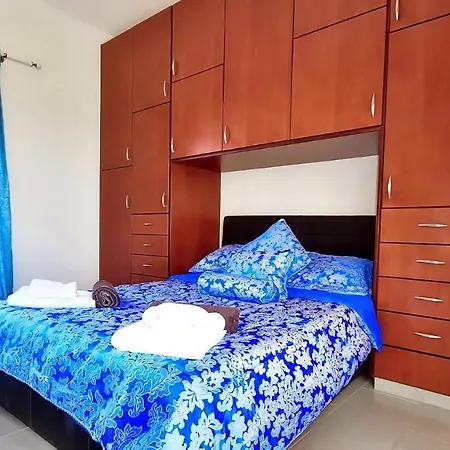 Golden Coral Villa *