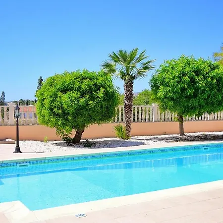 Golden Coral Villa *